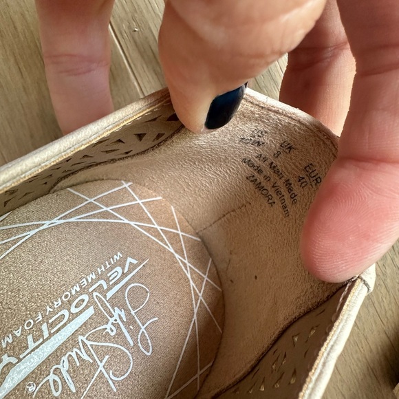 Lifestride 10w.  Worn once. - Picture 3 of 5